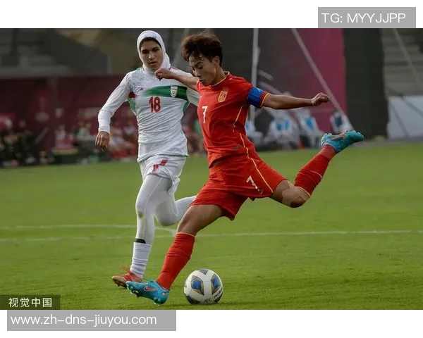 中国女足迎战新西兰女足力争胜利展现团队精神与拼搏精神